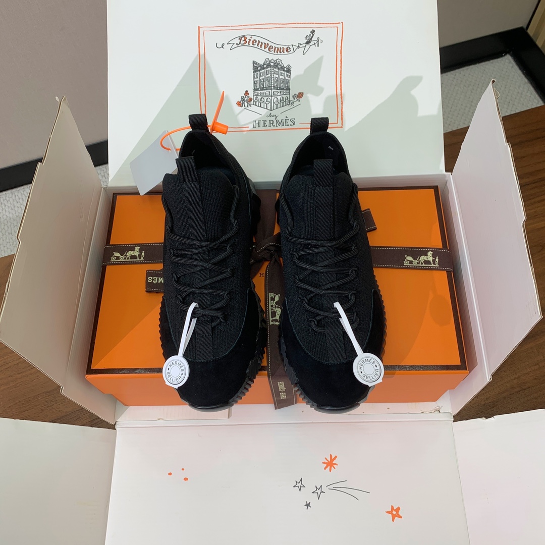 【Herm*s】情侣款顶级版本运动鞋。上脚轻便舒适。鞋面牛皮搭配定制针织。羊皮垫脚。增高3cm。原版开模
