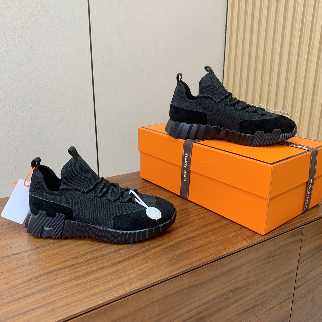 【Herm*s】情侣款顶级版本运动鞋。上脚轻便舒适。鞋面牛皮搭配定制针织。羊皮垫脚。增高3cm。原版开模