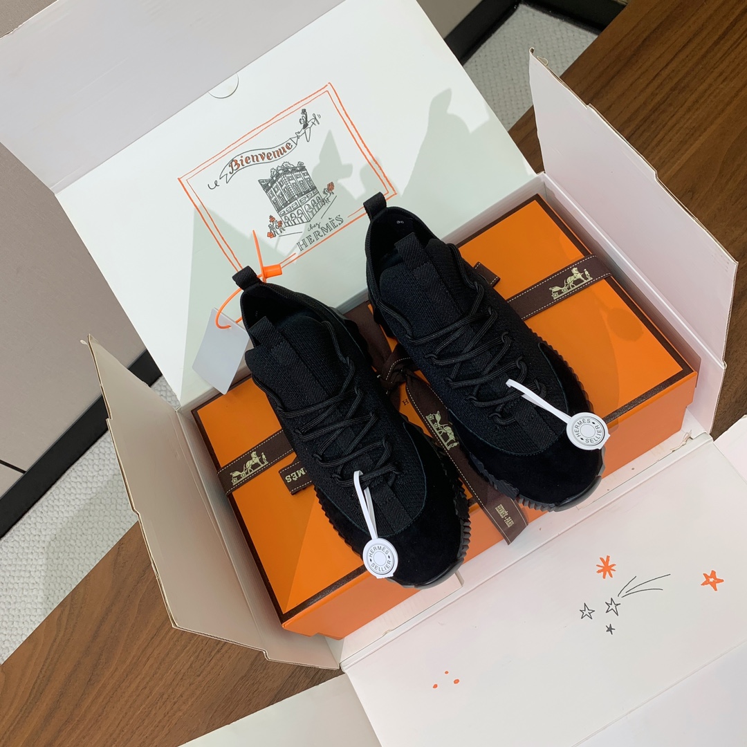 【Herm*s】情侣款顶级版本运动鞋。上脚轻便舒适。鞋面牛皮搭配定制针织。羊皮垫脚。增高3cm。原版开模