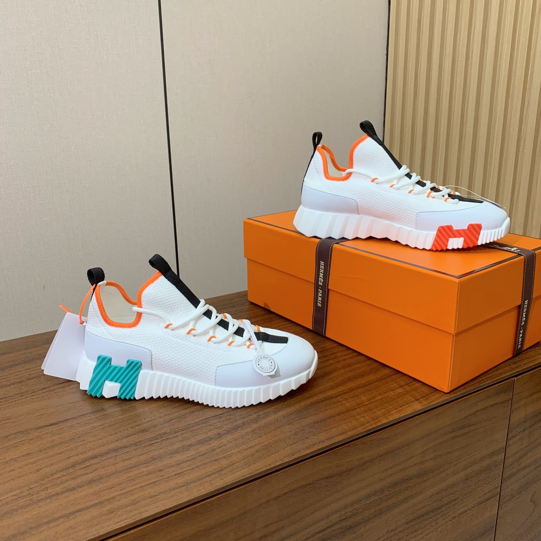 【Herm*s】情侣款顶级版本运动鞋。上脚轻便舒适。鞋面牛皮搭配定制针织。羊皮垫脚。增高3cm。原版开模