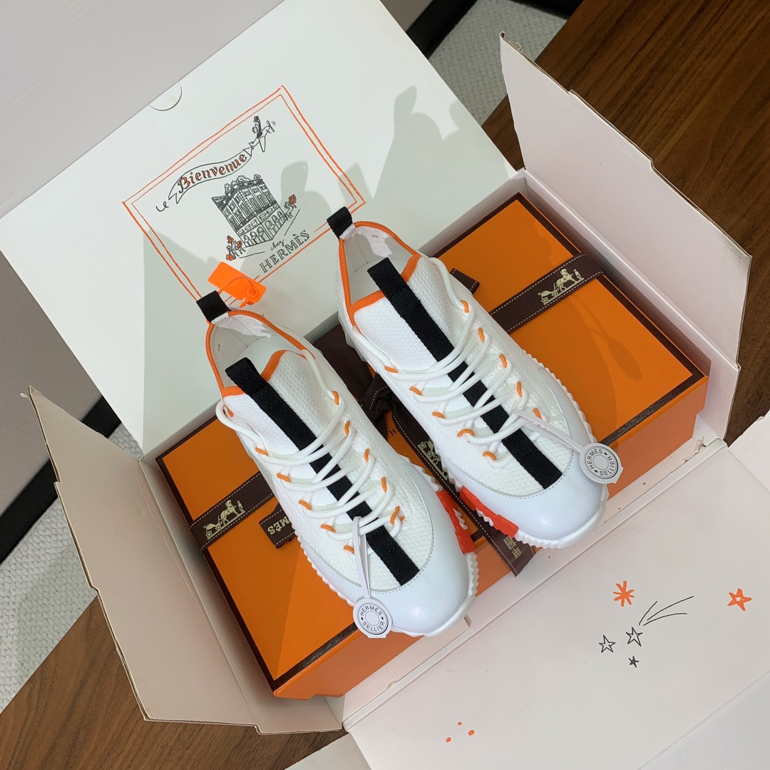 【Herm*s】情侣款顶级版本运动鞋。上脚轻便舒适。鞋面牛皮搭配定制针织。羊皮垫脚。增高3cm。原版开模