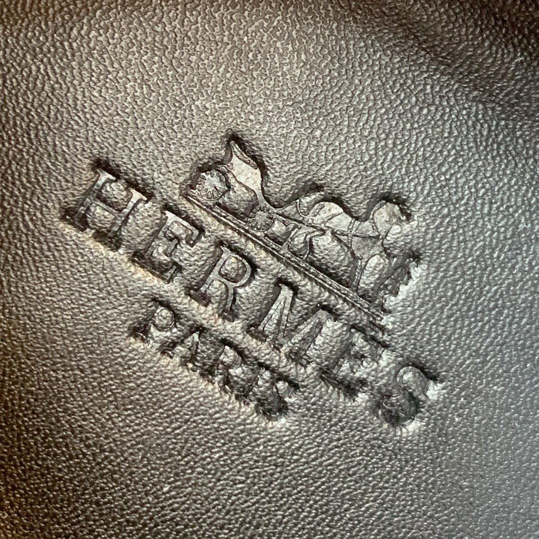 【Herm*s】情侣款顶级版本运动鞋。上脚轻便舒适。鞋面牛皮搭配定制针织。羊皮垫脚。增高3cm。原版开模