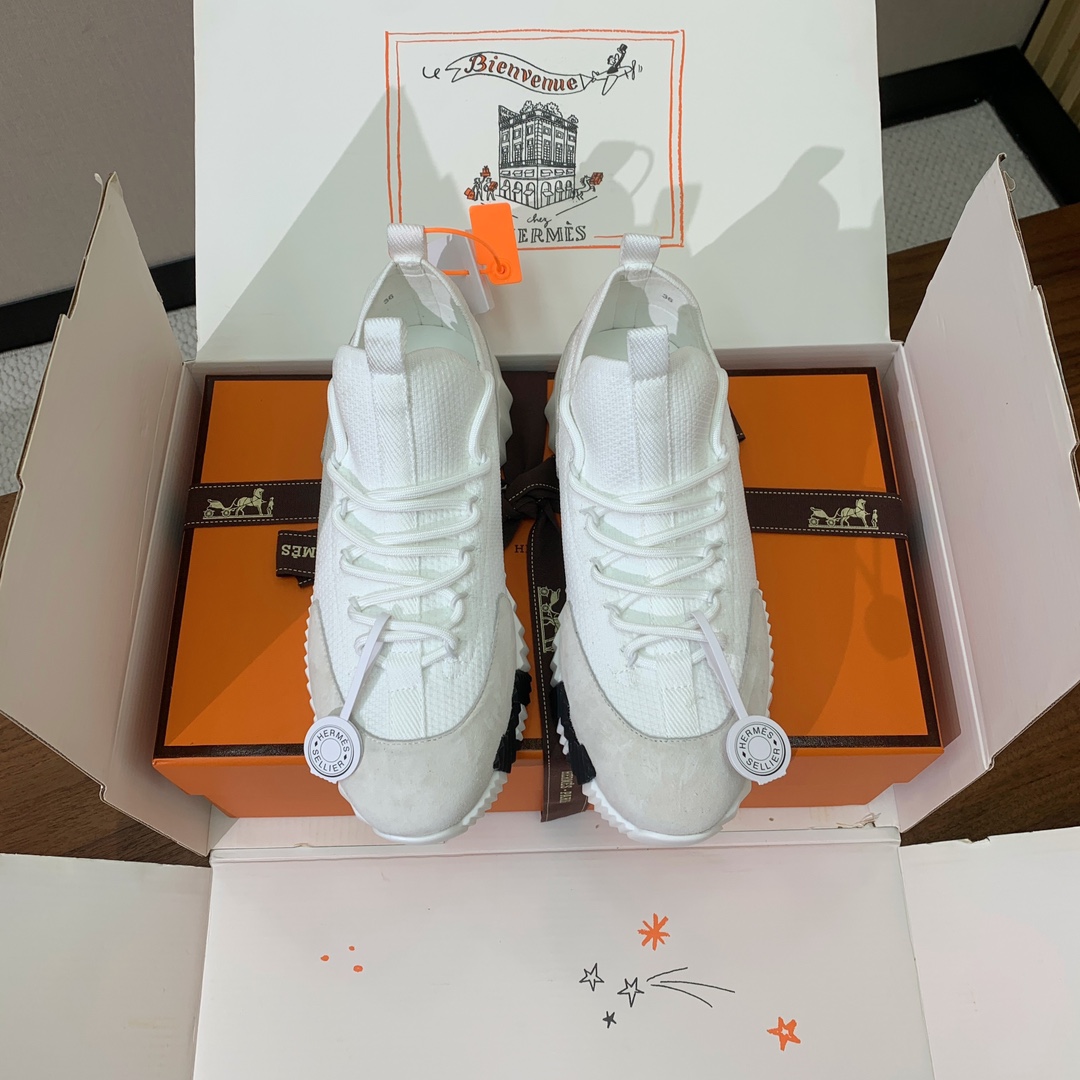 【Herm*s】情侣款顶级版本运动鞋。上脚轻便舒适。鞋面牛皮搭配定制针织。羊皮垫脚。增高3cm。原版开模