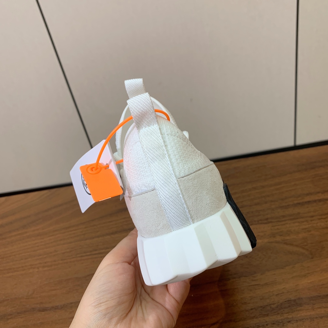 【Herm*s】情侣款顶级版本运动鞋。上脚轻便舒适。鞋面牛皮搭配定制针织。羊皮垫脚。增高3cm。原版开模