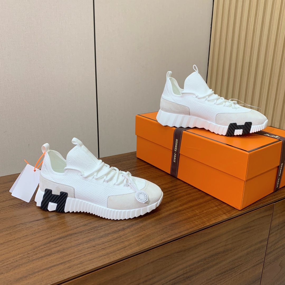 【Herm*s】情侣款顶级版本运动鞋。上脚轻便舒适。鞋面牛皮搭配定制针织。羊皮垫脚。增高3cm。原版开模