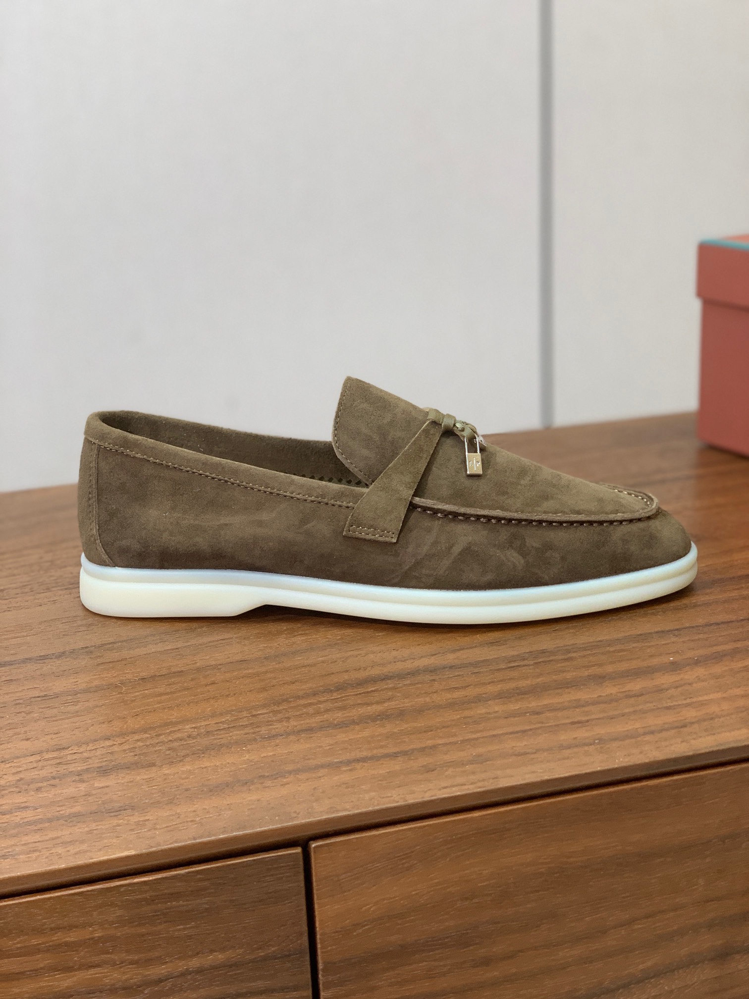 【Loro Piana】乐福鞋。意大利顶级羊绒复古优雅低调奢华。时尚性与皮料实用性同样兼具依然全网最高品