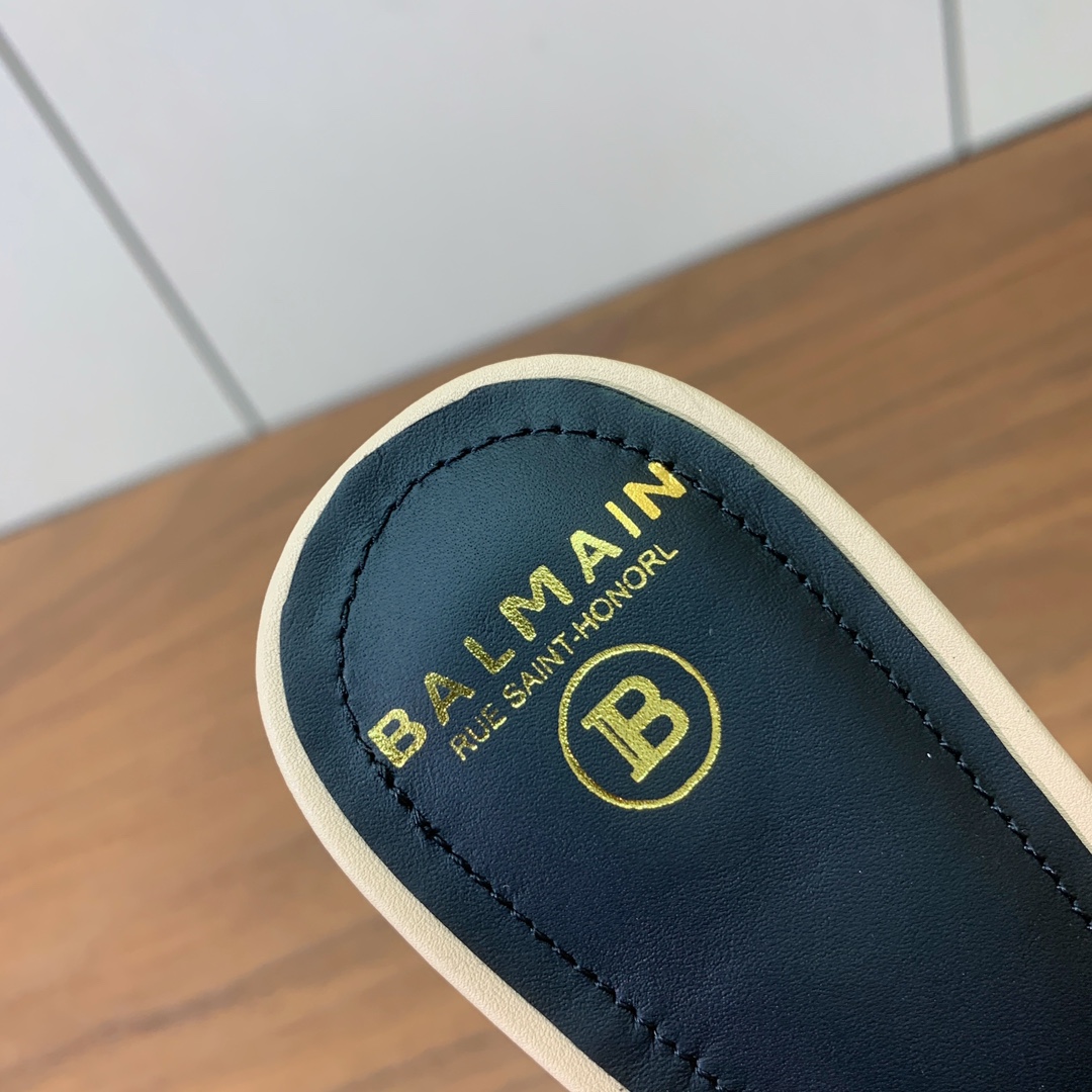 【Bal*ain】高跟拖鞋。愈发別致出众，无敌气场、无敌好看。鞋面牛皮，原版开模金属扣，牛皮垫脚。意大利