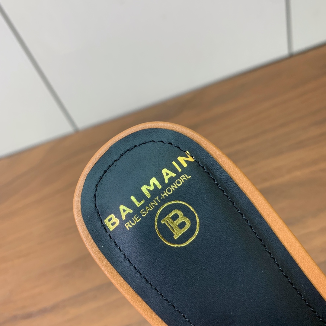 【Bal*ain】高跟拖鞋。愈发別致出众，无敌气场、无敌好看。鞋面牛皮，原版开模金属扣，牛皮垫脚。意大利