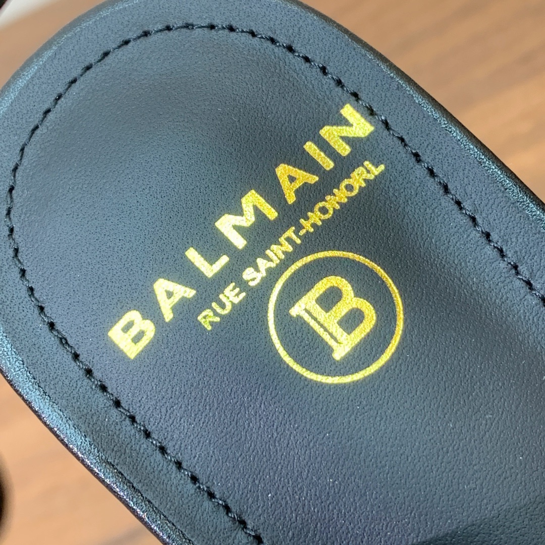 【Bal*ain】链条水台高跟凉鞋。愈发別致出众，无敌气场、无敌好看。鞋面牛皮➕原版开模金属扣➕原版鞋跟