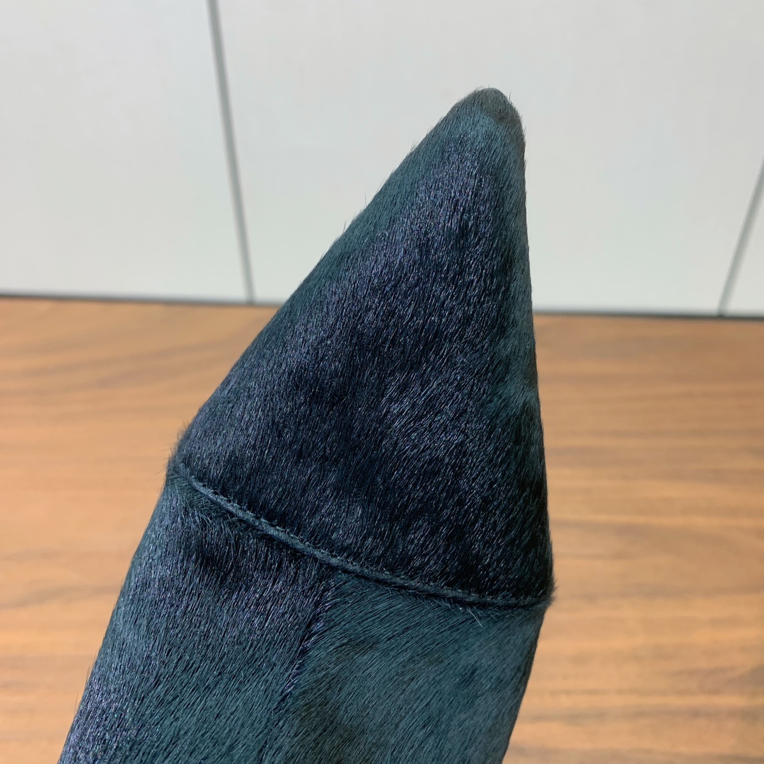 【Balmai*】方扣时装靴。此款采用纯手工精工打造，别具一格的时尚元素。愈发別致出众。无敌气场、无敌好