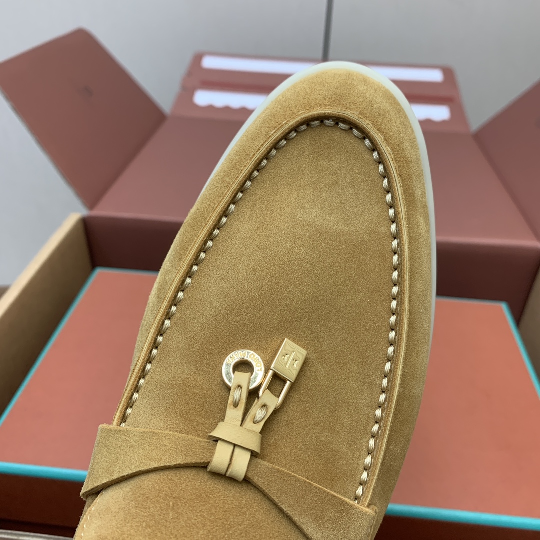 【Loro Piana】顶级版本乐福鞋，原版一比一。品牌低调奢华柔软一贯纯色简约的设计风格。皮质柔软舒适