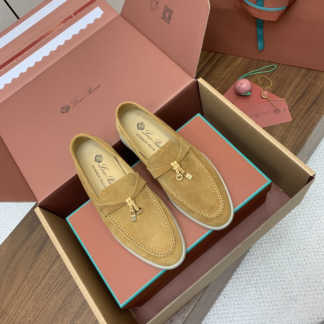 【Loro Piana】顶级版本乐福鞋，原版一比一。品牌低调奢华柔软一贯纯色简约的设计风格。皮质柔软舒适