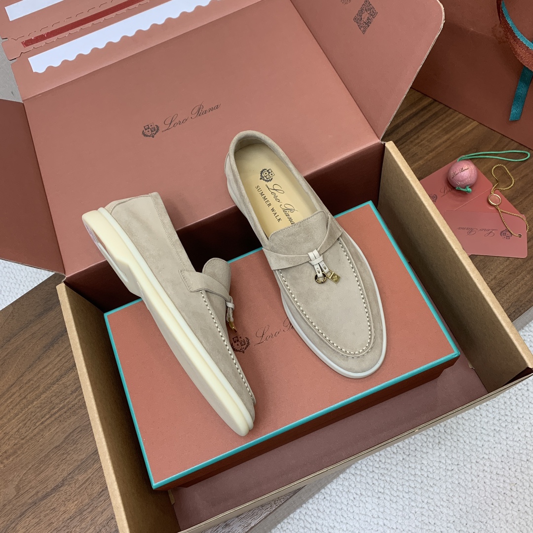 【Loro Piana】顶级版本乐福鞋，原版一比一。品牌低调奢华柔软一贯纯色简约的设计风格。皮质柔软舒适