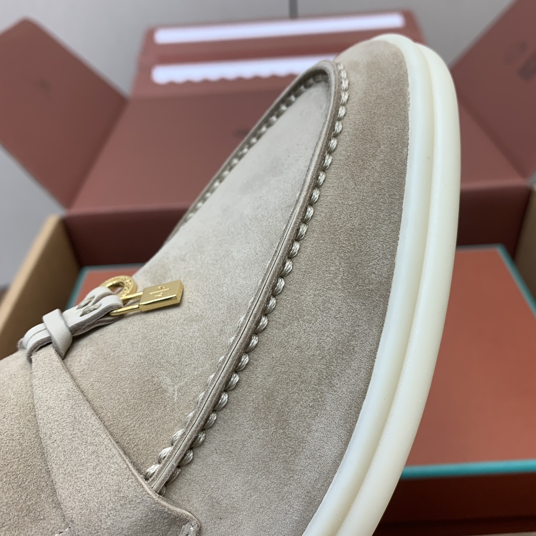 【Loro Piana】顶级版本乐福鞋，原版一比一。品牌低调奢华柔软一贯纯色简约的设计风格。皮质柔软舒适