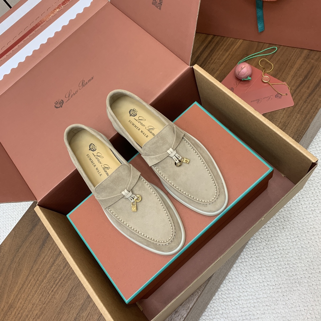 【Loro Piana】顶级版本乐福鞋，原版一比一。品牌低调奢华柔软一贯纯色简约的设计风格。皮质柔软舒适