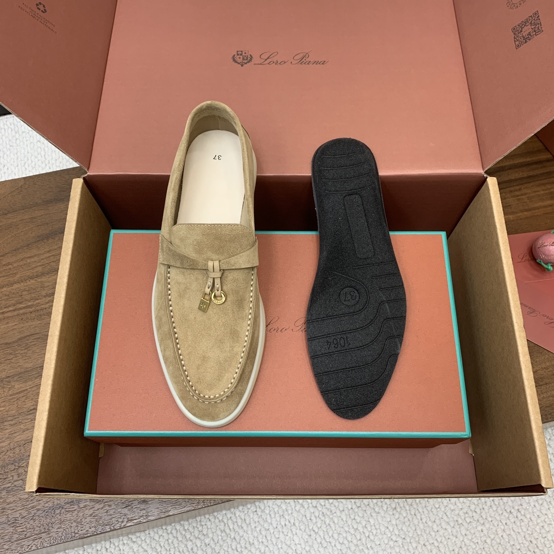 【Loro Piana】顶级版本乐福鞋，原版一比一。品牌低调奢华柔软一贯纯色简约的设计风格。皮质柔软舒适