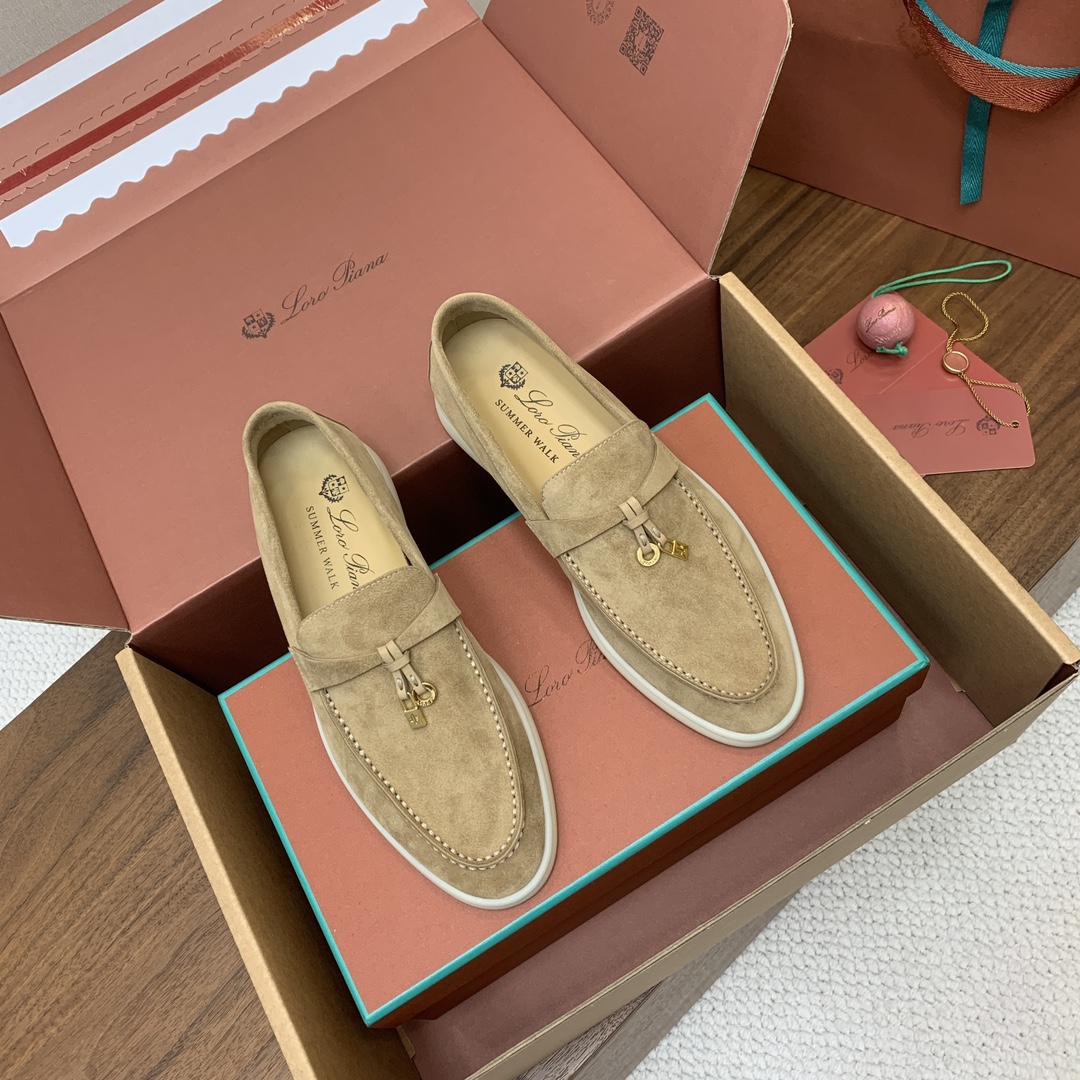 【Loro Piana】顶级版本乐福鞋，原版一比一。品牌低调奢华柔软一贯纯色简约的设计风格。皮质柔软舒适