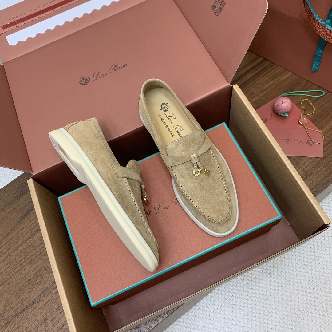 【Loro Piana】顶级版本乐福鞋，原版一比一。品牌低调奢华柔软一贯纯色简约的设计风格。皮质柔软舒适