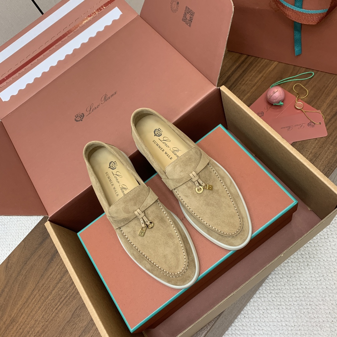 【Loro Piana】顶级版本乐福鞋，原版一比一。品牌低调奢华柔软一贯纯色简约的设计风格。皮质柔软舒适
