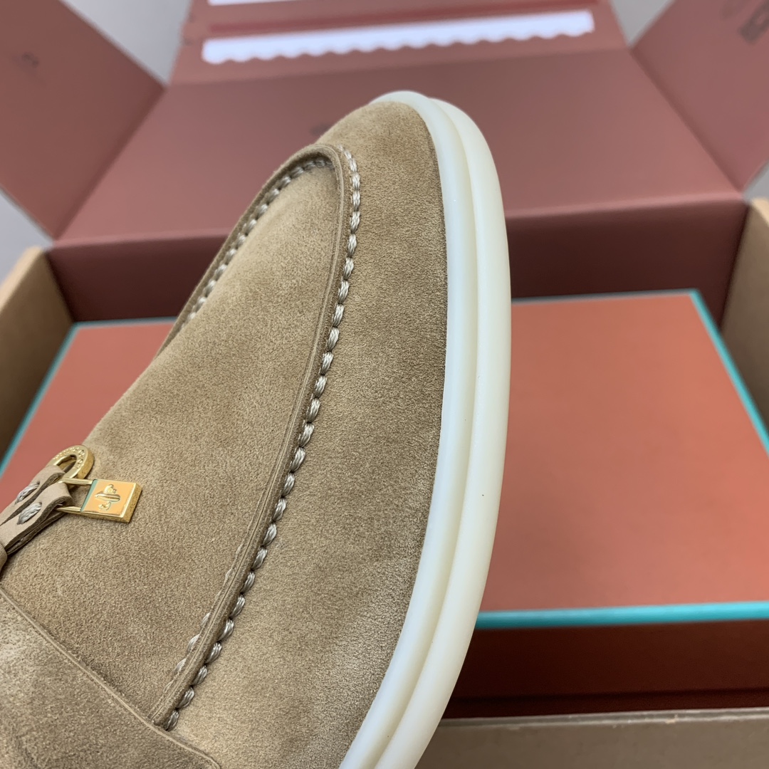 【Loro Piana】顶级版本乐福鞋，原版一比一。品牌低调奢华柔软一贯纯色简约的设计风格。皮质柔软舒适