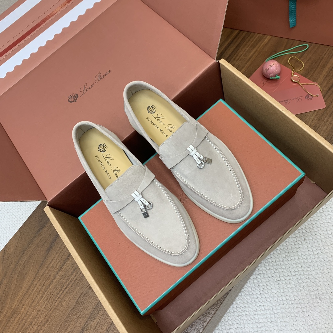 【Loro Piana】顶级版本乐福鞋，原版一比一。品牌低调奢华柔软一贯纯色简约的设计风格。皮质柔软舒适