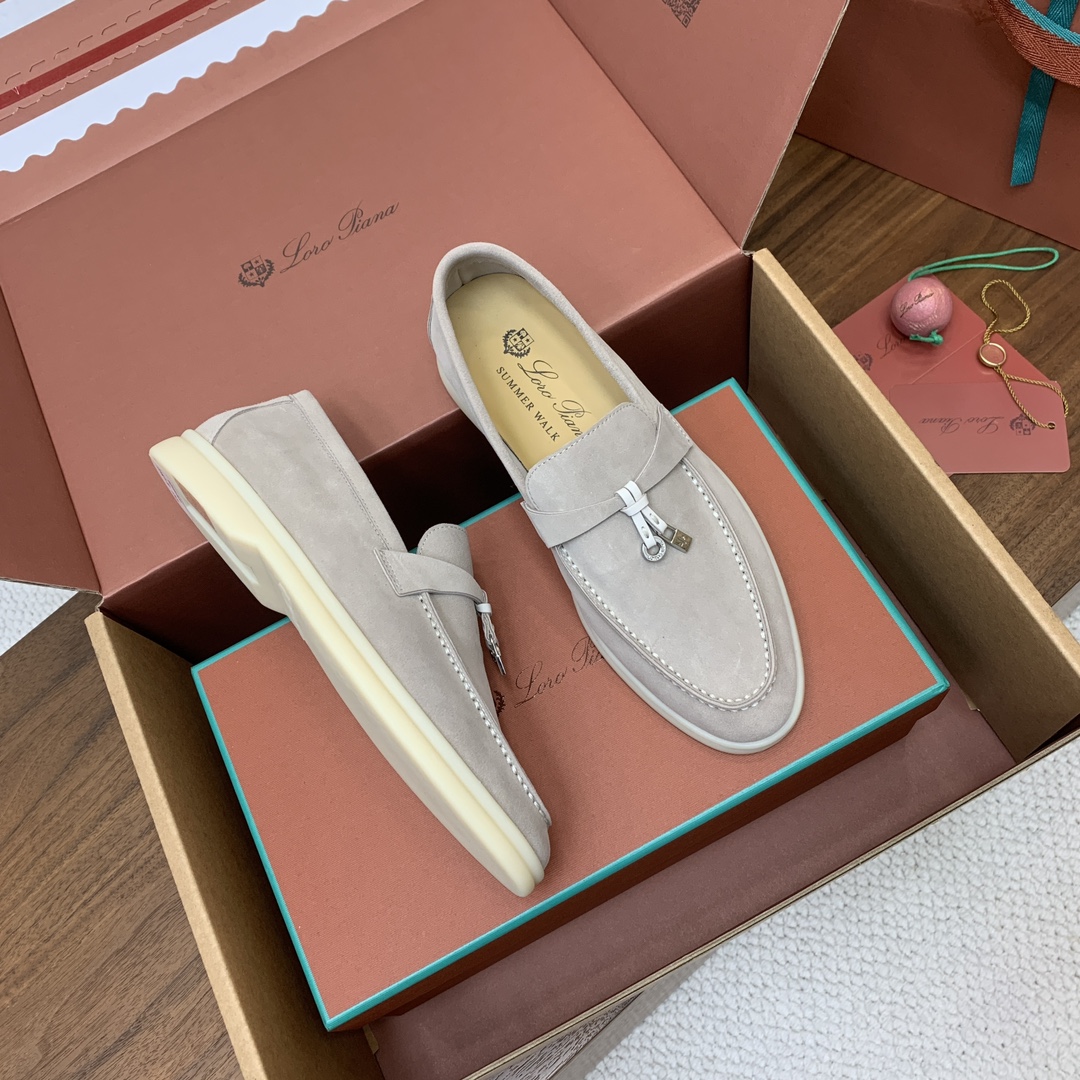 【Loro Piana】顶级版本乐福鞋，原版一比一。品牌低调奢华柔软一贯纯色简约的设计风格。皮质柔软舒适