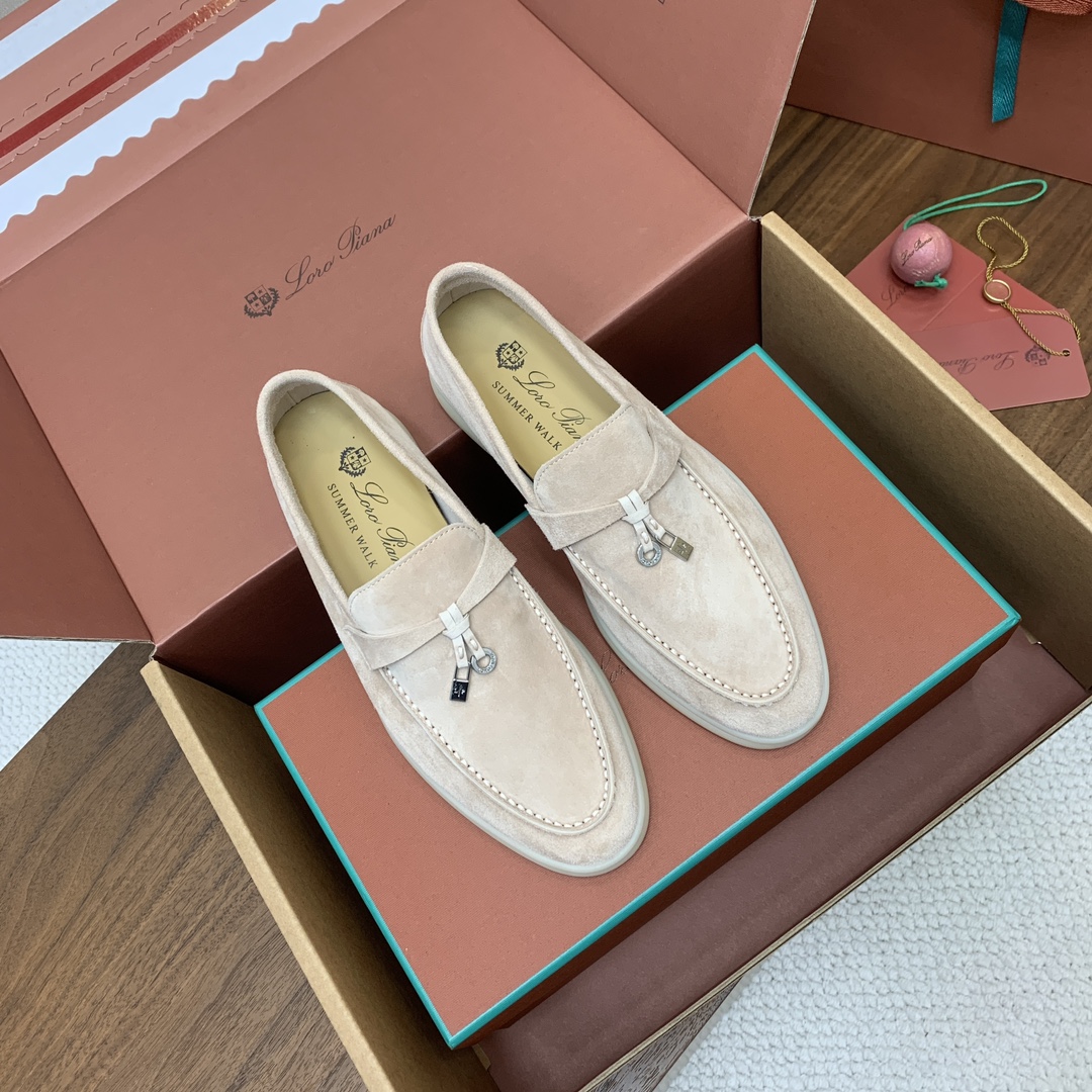 【Loro Piana】顶级版本乐福鞋，原版一比一。品牌低调奢华柔软一贯纯色简约的设计风格。皮质柔软舒适