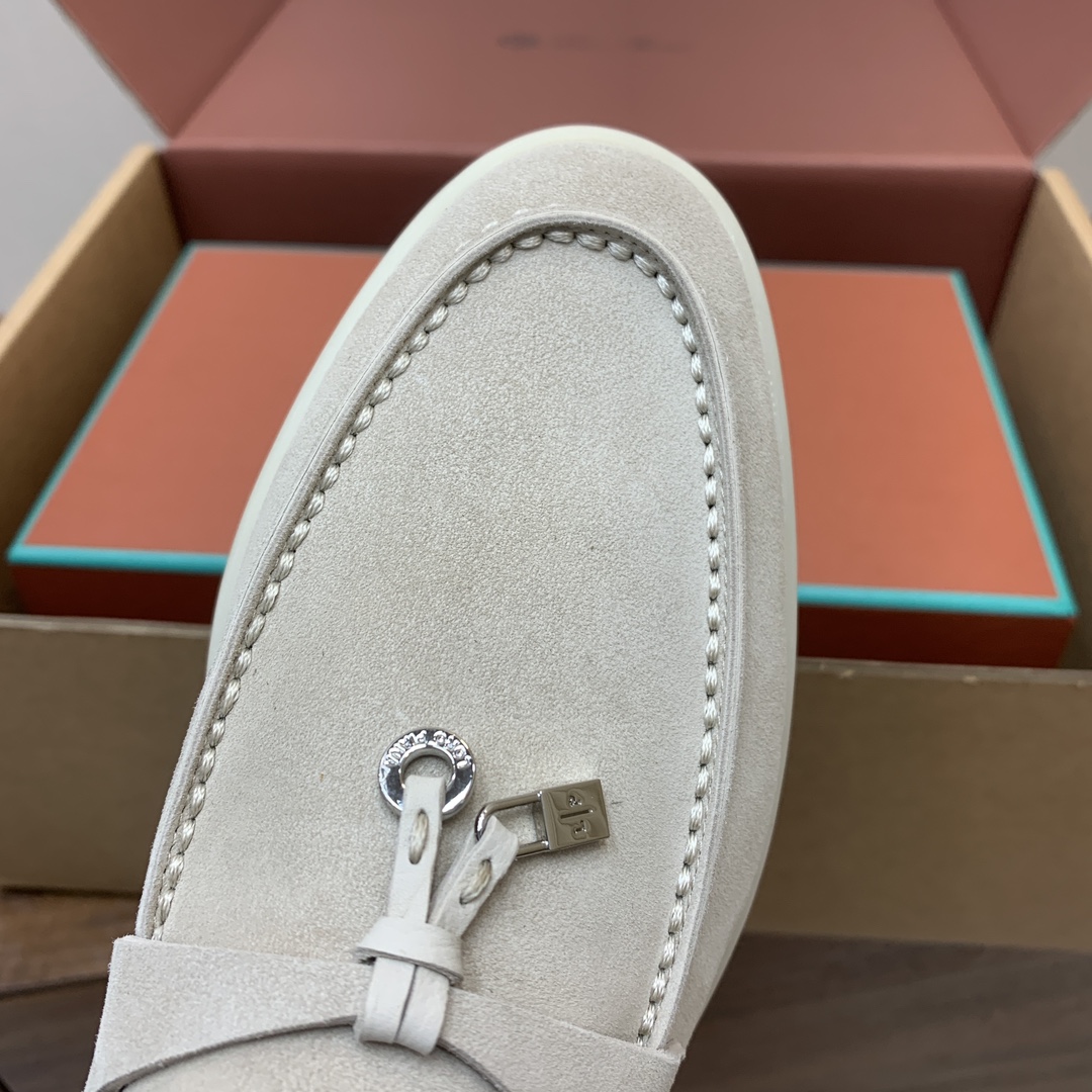 【Loro Piana】顶级版本乐福鞋，原版一比一。品牌低调奢华柔软一贯纯色简约的设计风格。皮质柔软舒适