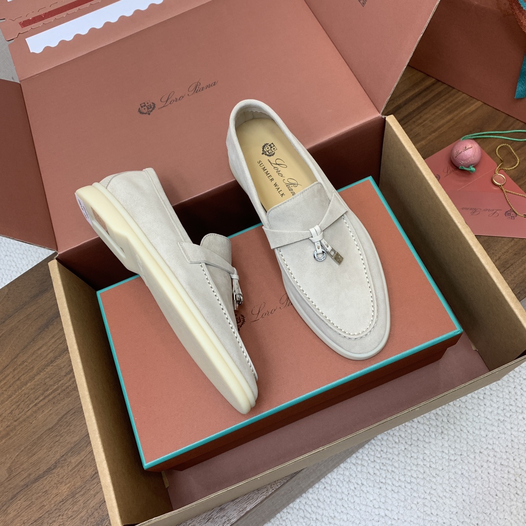 【Loro Piana】顶级版本乐福鞋，原版一比一。品牌低调奢华柔软一贯纯色简约的设计风格。皮质柔软舒适