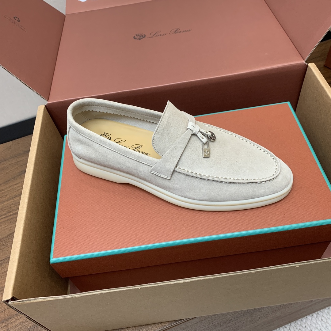 【Loro Piana】顶级版本乐福鞋，原版一比一。品牌低调奢华柔软一贯纯色简约的设计风格。皮质柔软舒适