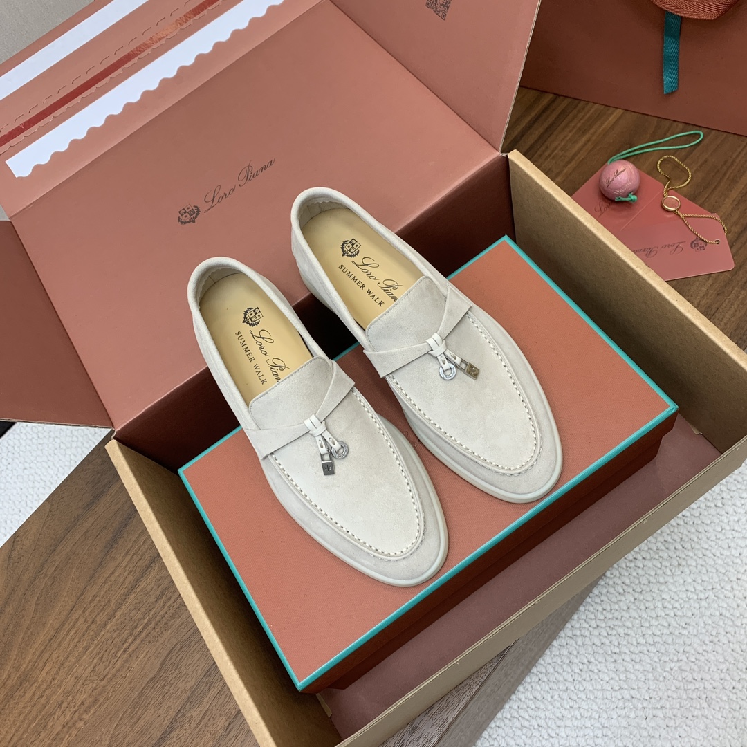 【Loro Piana】顶级版本乐福鞋，原版一比一。品牌低调奢华柔软一贯纯色简约的设计风格。皮质柔软舒适