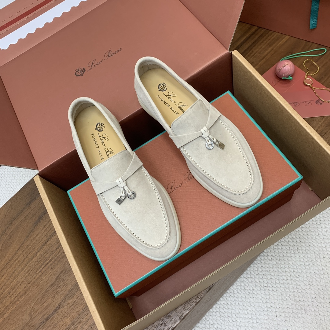 【Loro Piana】顶级版本乐福鞋，原版一比一。品牌低调奢华柔软一贯纯色简约的设计风格。皮质柔软舒适