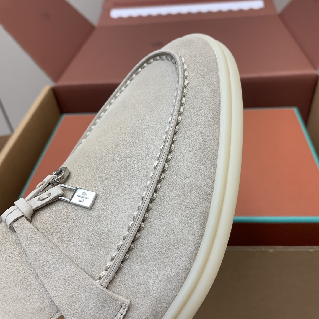 【Loro Piana】顶级版本乐福鞋，原版一比一。品牌低调奢华柔软一贯纯色简约的设计风格。皮质柔软舒适