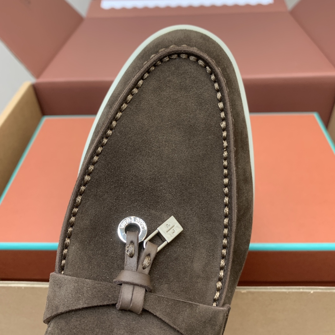 【Loro Piana】顶级版本乐福鞋，原版一比一。品牌低调奢华柔软一贯纯色简约的设计风格。皮质柔软舒适