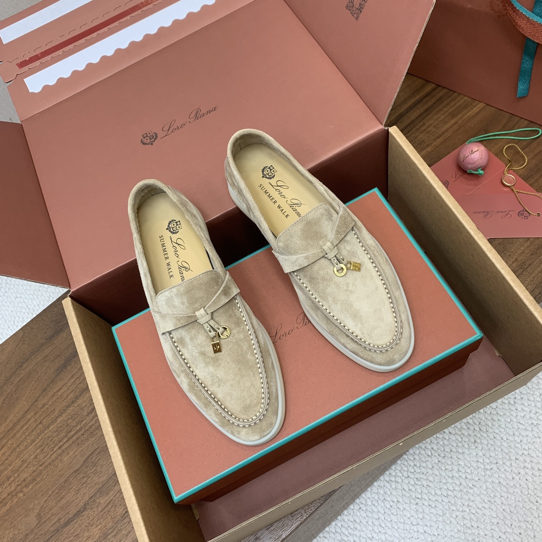 【Loro Piana】顶级版本乐福鞋，原版一比一。品牌低调奢华柔软一贯纯色简约的设计风格。皮质柔软舒适