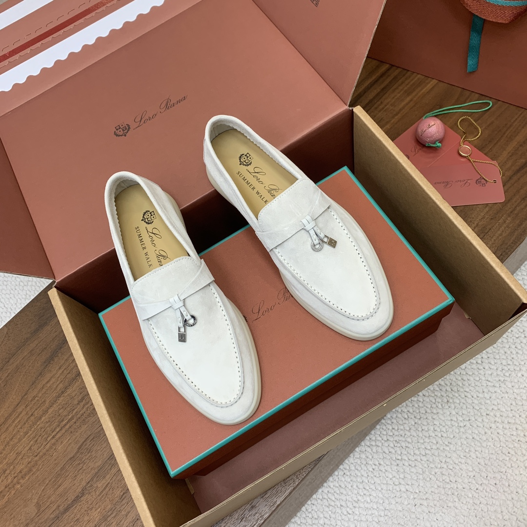 【Loro Piana】顶级版本乐福鞋，原版一比一。品牌低调奢华柔软一贯纯色简约的设计风格。皮质柔软舒适