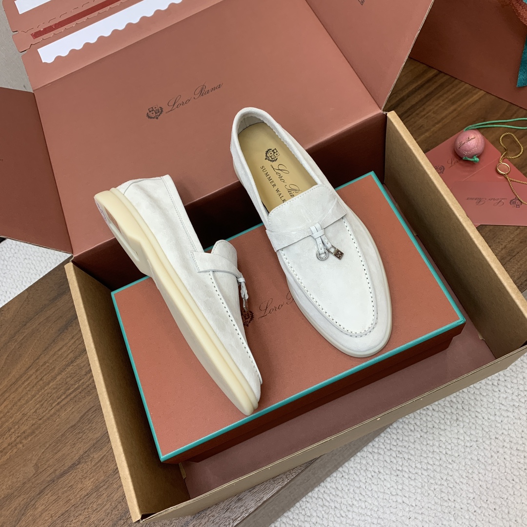 【Loro Piana】顶级版本乐福鞋，原版一比一。品牌低调奢华柔软一贯纯色简约的设计风格。皮质柔软舒适