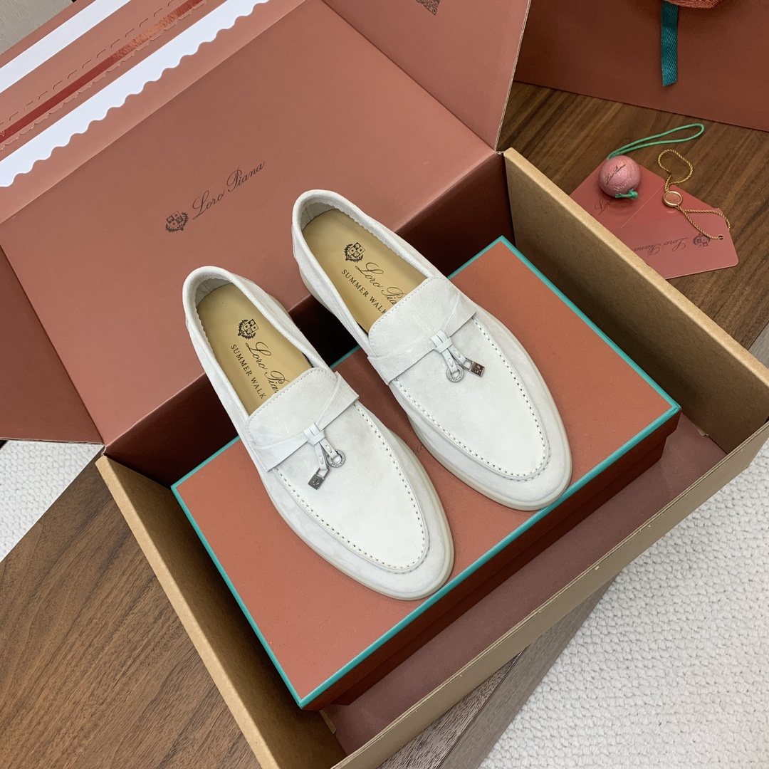 【Loro Piana】顶级版本乐福鞋，原版一比一。品牌低调奢华柔软一贯纯色简约的设计风格。皮质柔软舒适