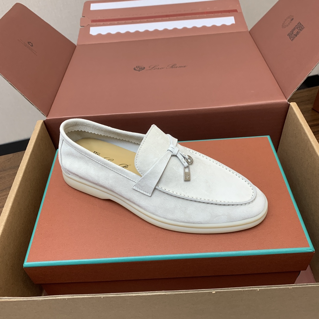 【Loro Piana】顶级版本乐福鞋，原版一比一。品牌低调奢华柔软一贯纯色简约的设计风格。皮质柔软舒适