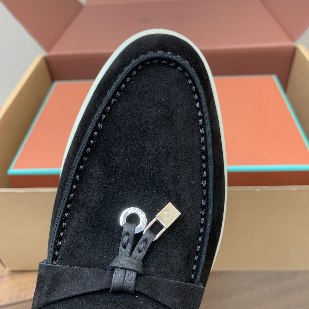 【Loro Piana】顶级版本乐福鞋，原版一比一。品牌低调奢华柔软一贯纯色简约的设计风格。皮质柔软舒适