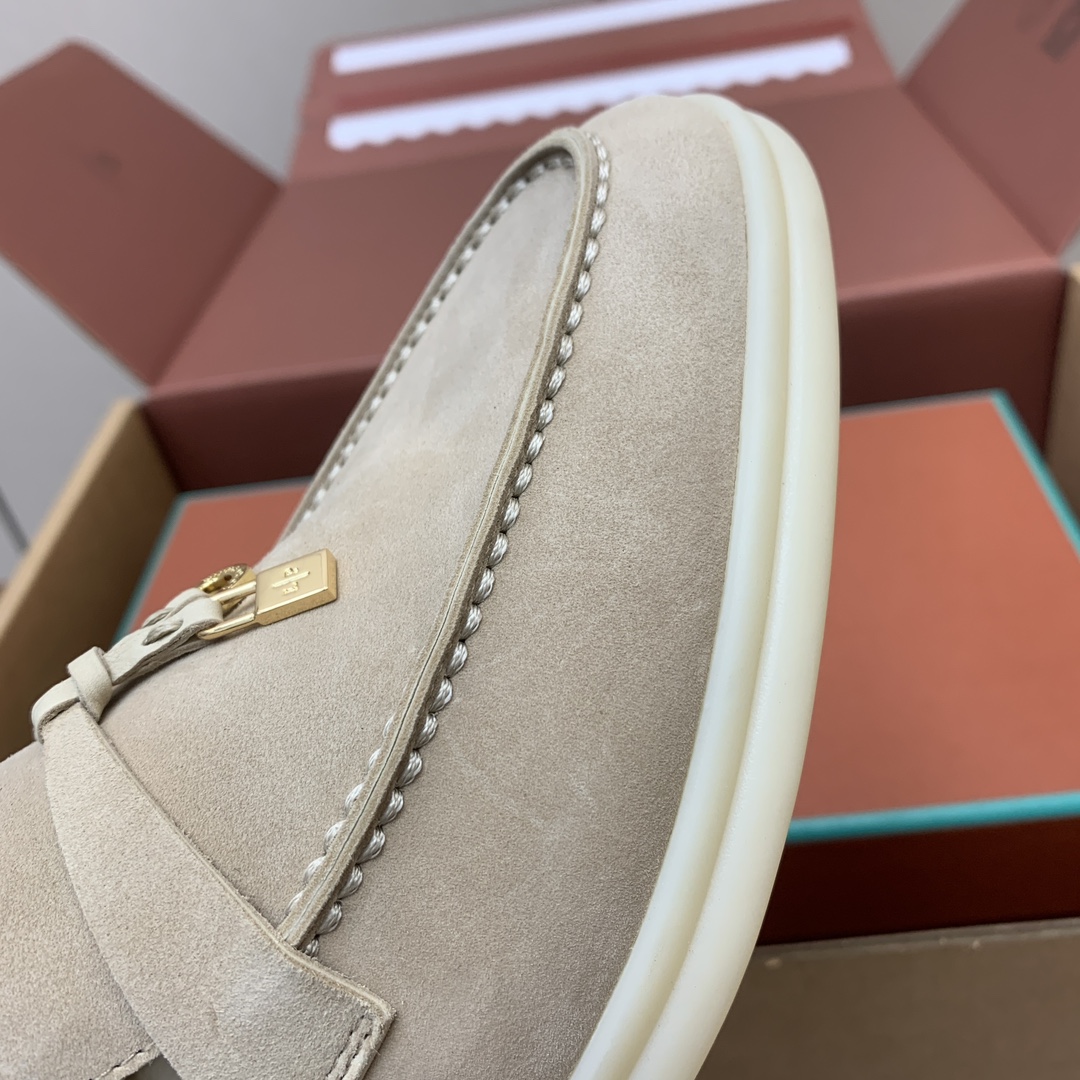 【Loro Piana】顶级版本乐福鞋，原版一比一。品牌低调奢华柔软一贯纯色简约的设计风格。皮质柔软舒适