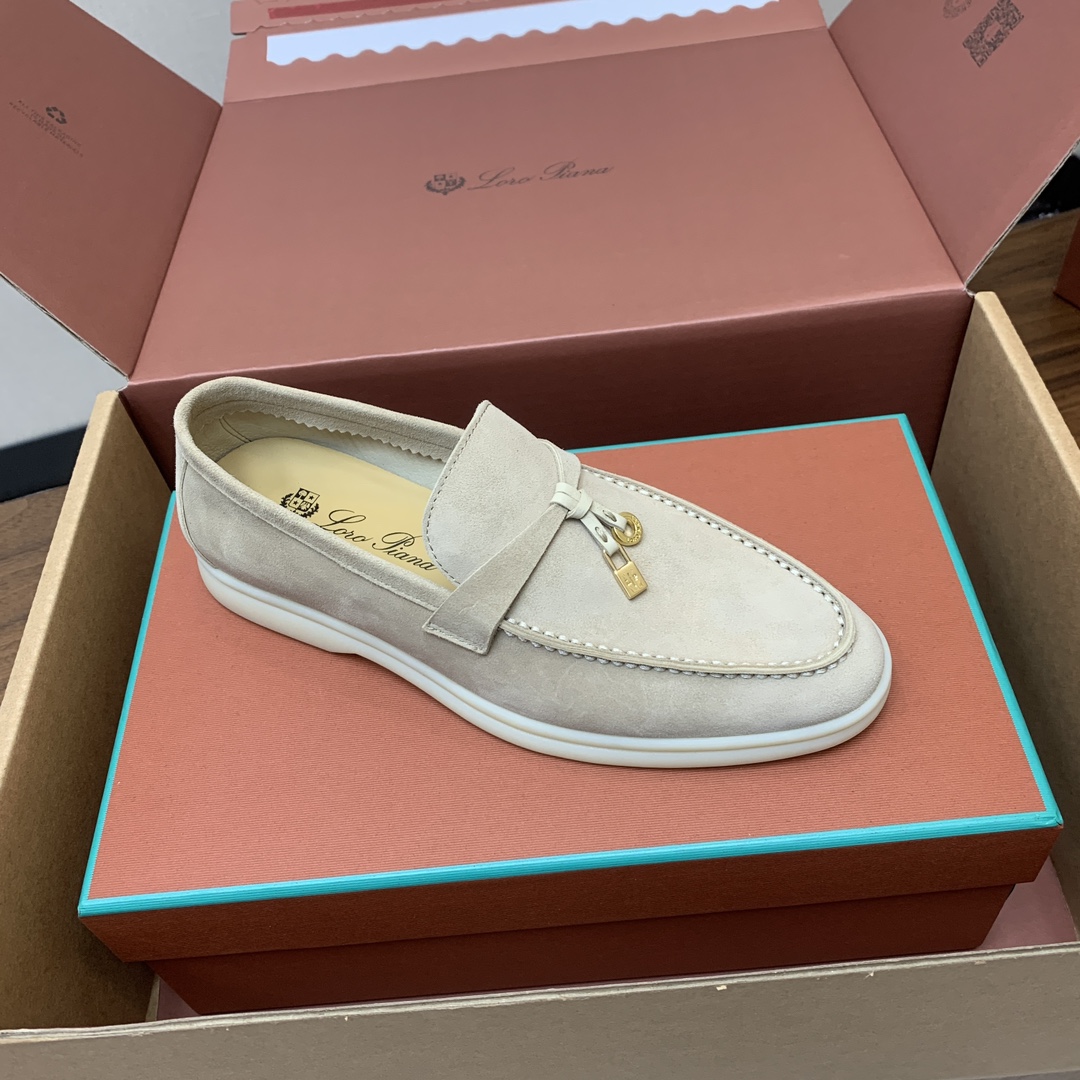 【Loro Piana】顶级版本乐福鞋，原版一比一。品牌低调奢华柔软一贯纯色简约的设计风格。皮质柔软舒适