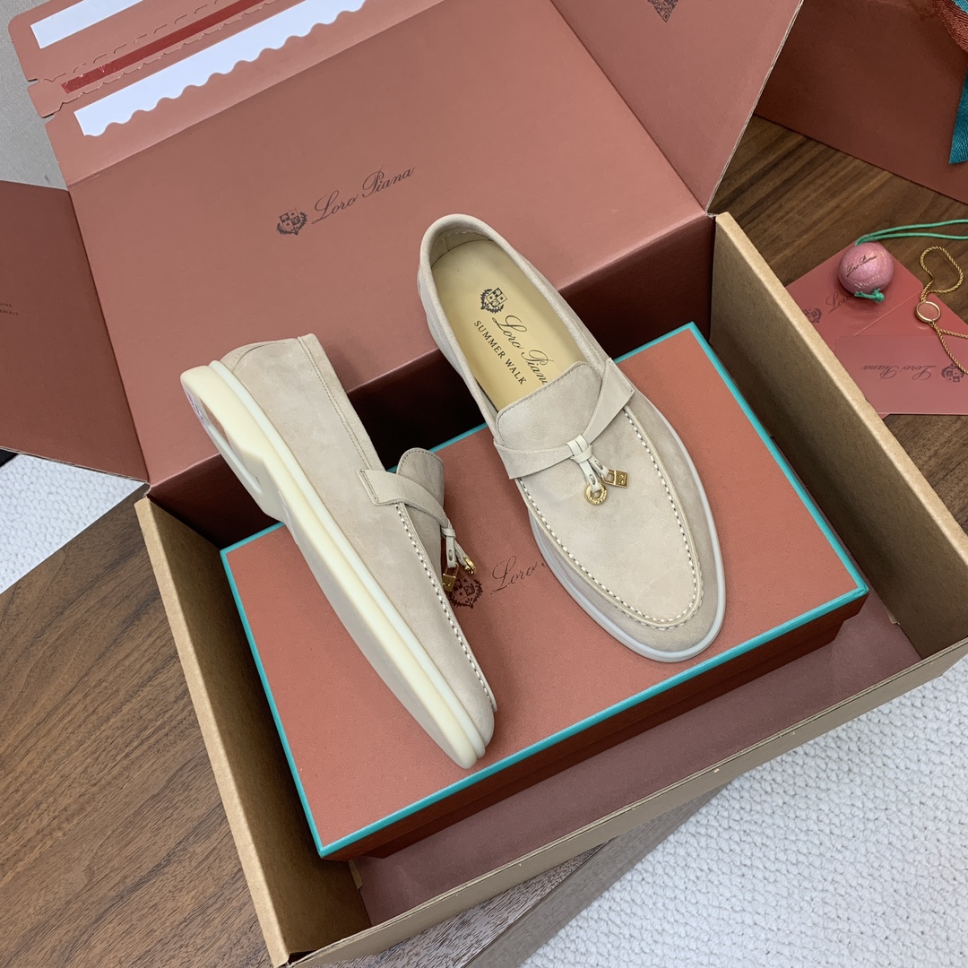 【Loro Piana】顶级版本乐福鞋，原版一比一。品牌低调奢华柔软一贯纯色简约的设计风格。皮质柔软舒适