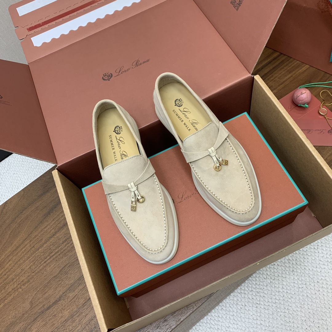 【Loro Piana】顶级版本乐福鞋，原版一比一。品牌低调奢华柔软一贯纯色简约的设计风格。皮质柔软舒适