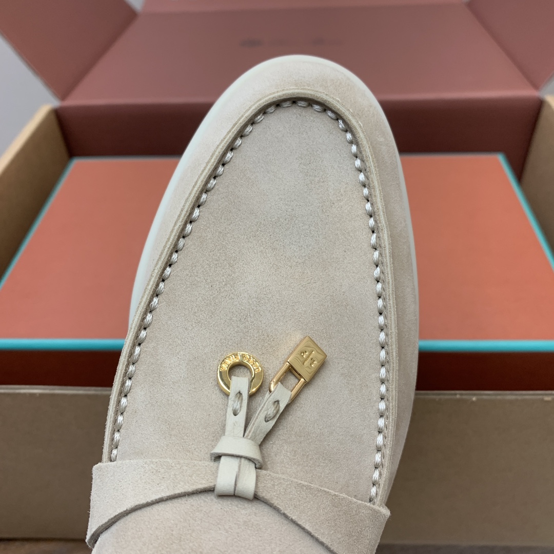 【Loro Piana】顶级版本乐福鞋，原版一比一。品牌低调奢华柔软一贯纯色简约的设计风格。皮质柔软舒适