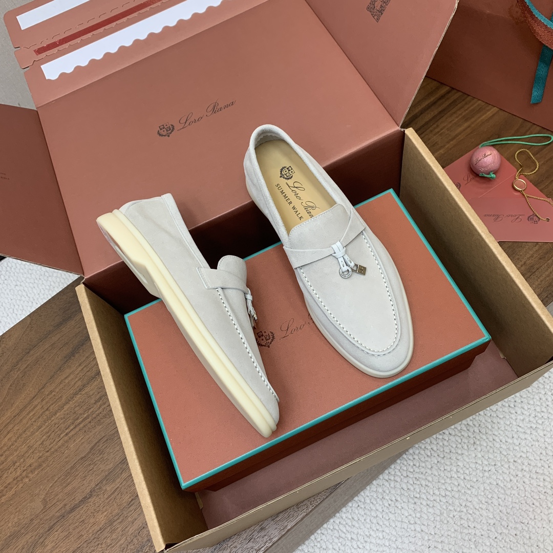 【Loro Piana】顶级版本乐福鞋，原版一比一。品牌低调奢华柔软一贯纯色简约的设计风格。皮质柔软舒适