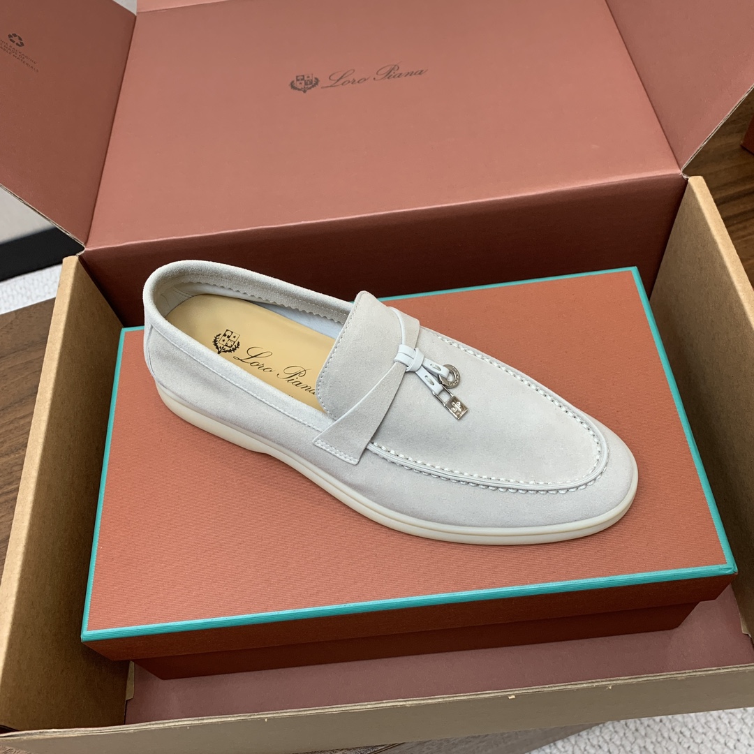 【Loro Piana】顶级版本乐福鞋，原版一比一。品牌低调奢华柔软一贯纯色简约的设计风格。皮质柔软舒适