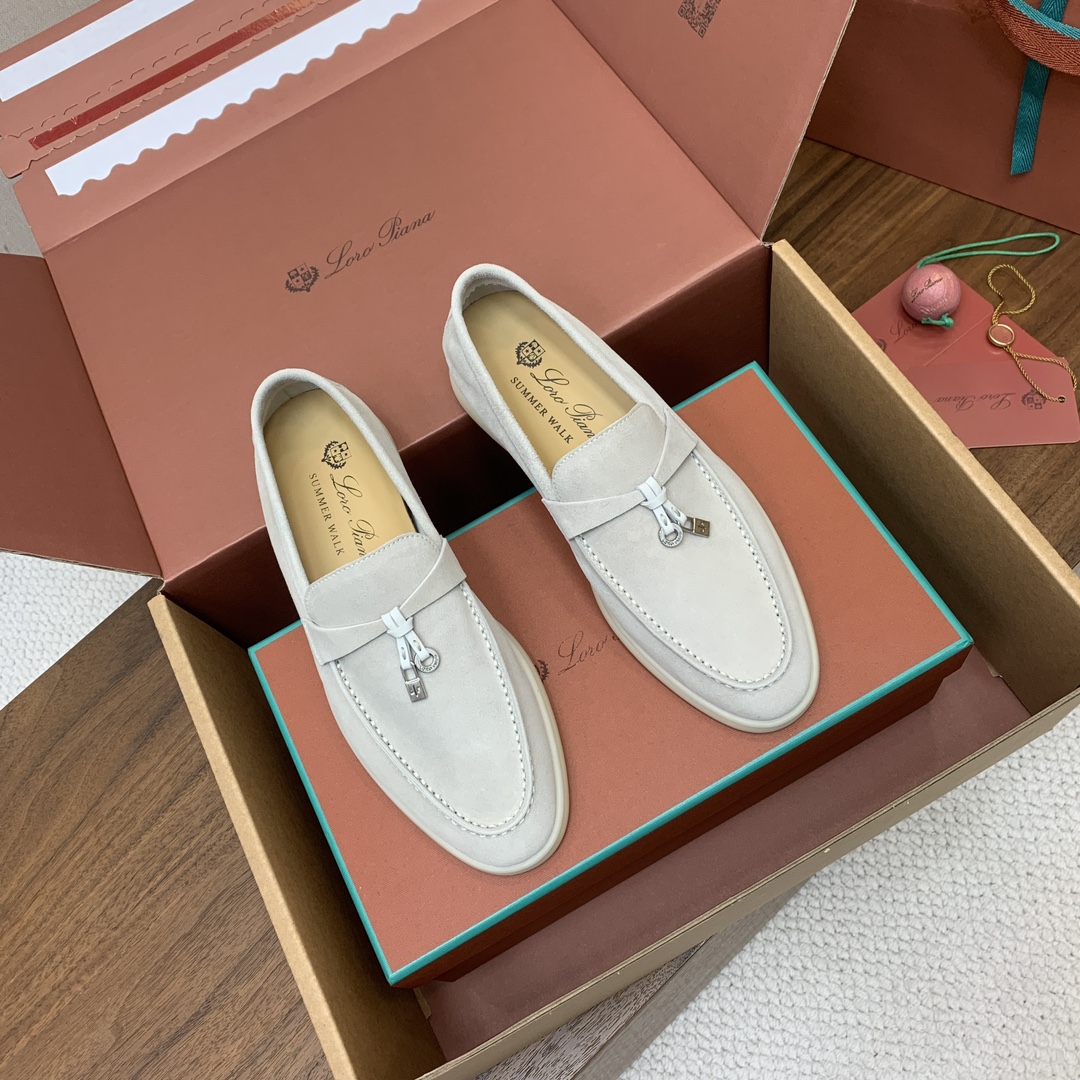 【Loro Piana】顶级版本乐福鞋，原版一比一。品牌低调奢华柔软一贯纯色简约的设计风格。皮质柔软舒适