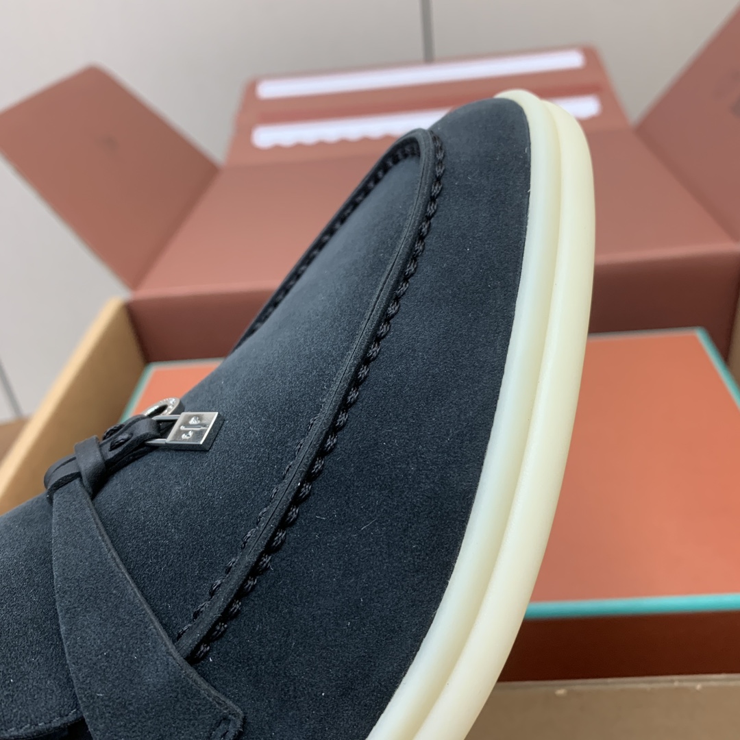 【Loro Piana】顶级版本乐福鞋，原版一比一。品牌低调奢华柔软一贯纯色简约的设计风格。皮质柔软舒适