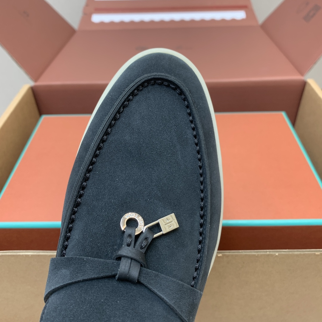 【Loro Piana】顶级版本乐福鞋，原版一比一。品牌低调奢华柔软一贯纯色简约的设计风格。皮质柔软舒适